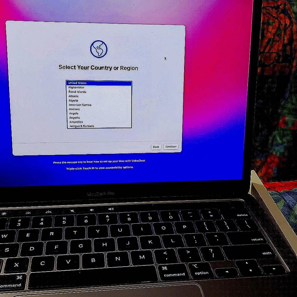 2022 Mac book pro 13 in m1.